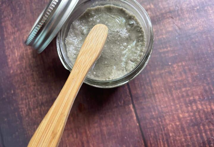 DIY Recipe: How to Make Your Own Homemade Toothpaste | Upstyle