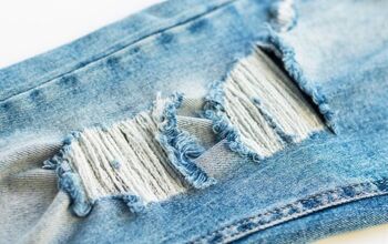 DIY Fashion: How to Rip Jeans and Leave the White Thread Intact