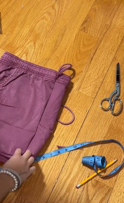 upcycling oversized shorts into a matching set, Adding handles