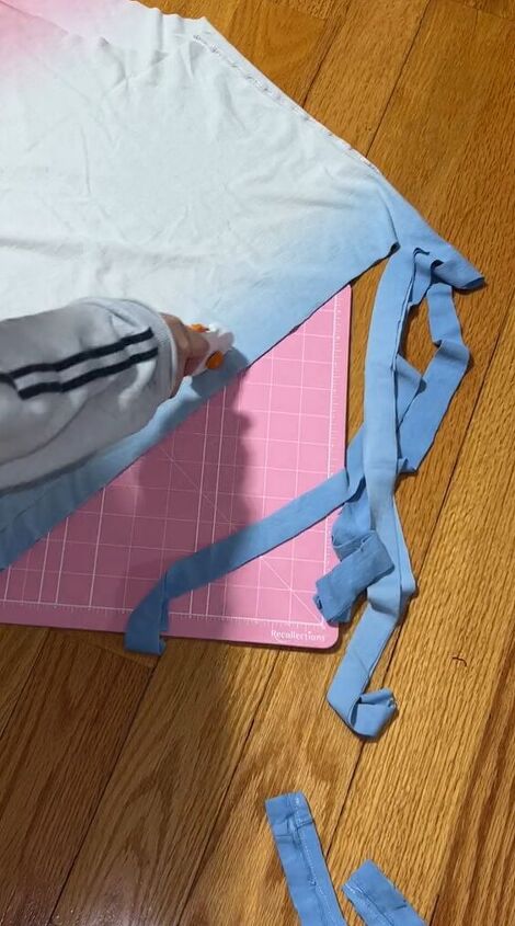 how to turn a t shirt into t shirt yarn, Cutting strips
