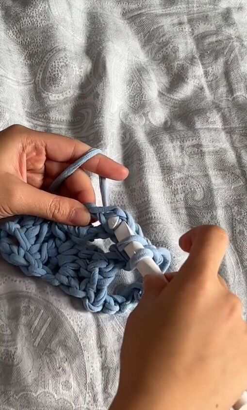 how to turn a t shirt into t shirt yarn, Crocheting
