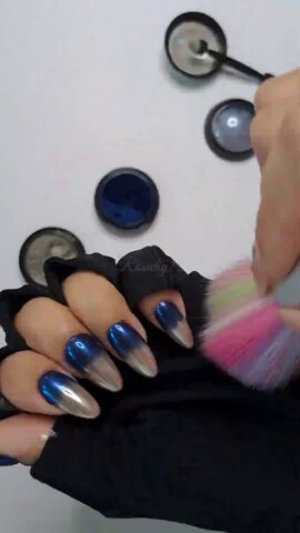 how to do mirror chrome nails, Brushing off excess powder
