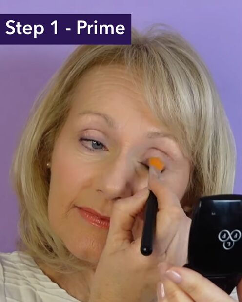 eye makeup over 50, Applying primer
