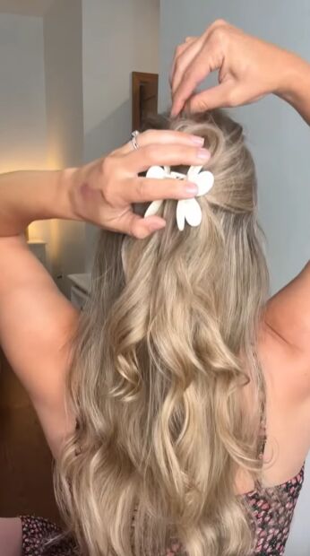 half up half down claw clip hairstyle, Pulling hair