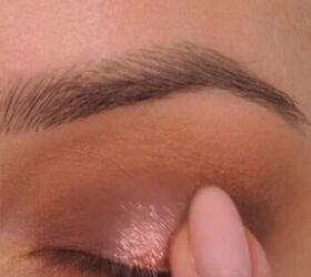 white concealer hack, Applying eyeshadow