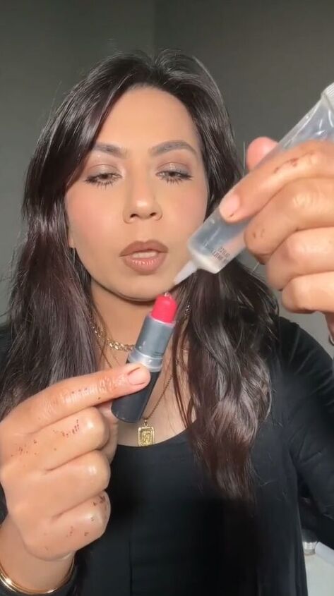 lipstick hacks, Applying gloss to lipstick