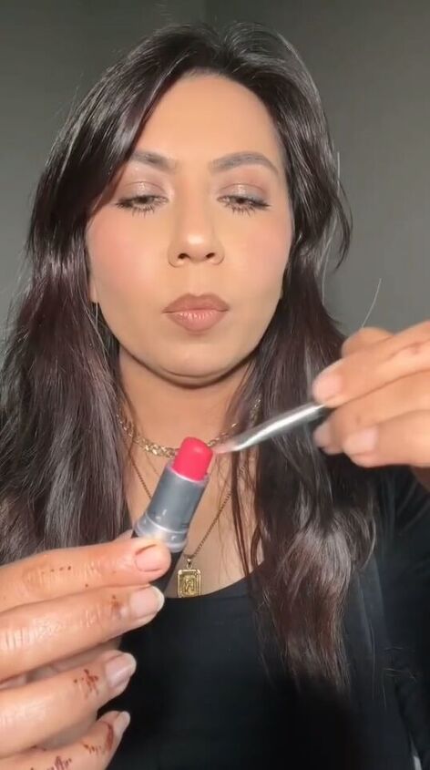 lipstick hacks, Applying to brush