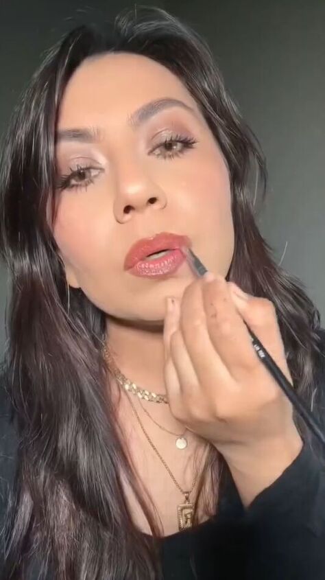 lipstick hacks, Applying to lips