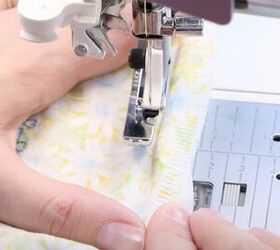 how to sew on an invisible zipper, Closing seam