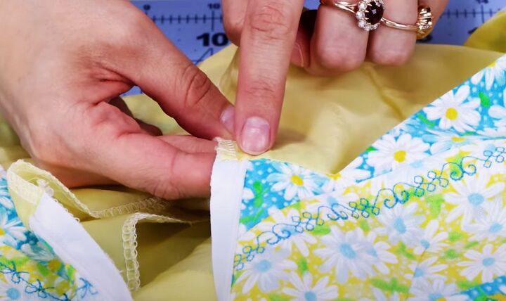 how to sew on an invisible zipper, Understitching the seam