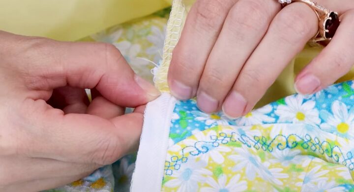 how to sew on an invisible zipper, Sewing side edge