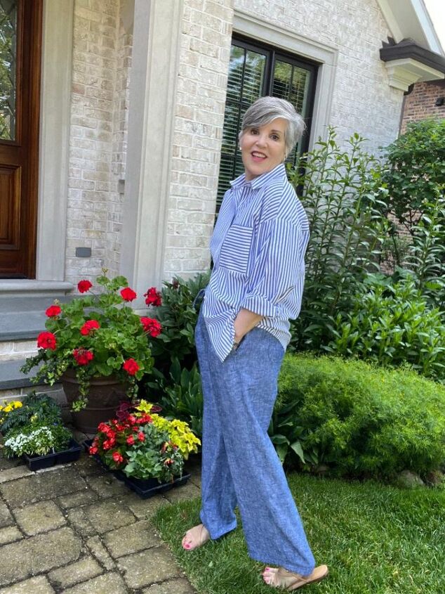4th of july outfits, I am wearing a blue and white striped oversized shirt with blue linen wide leg trousers and nude sandals My shirt is only tucked in in the front quarter