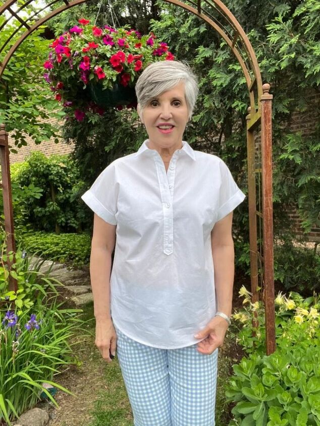 4 fun ways to style blue gingham pants for women, This is a close up of the white popover with a front placket The front is shorter than the back