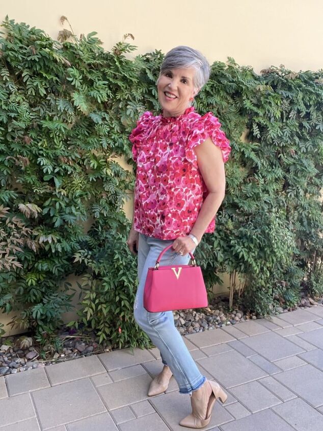 do you know about avara tops and accessories, Avara pink ruffled top with vintage jeans and a pink purse with nude pumps See the gold V on the front of the bag and the cute short strap on the purse