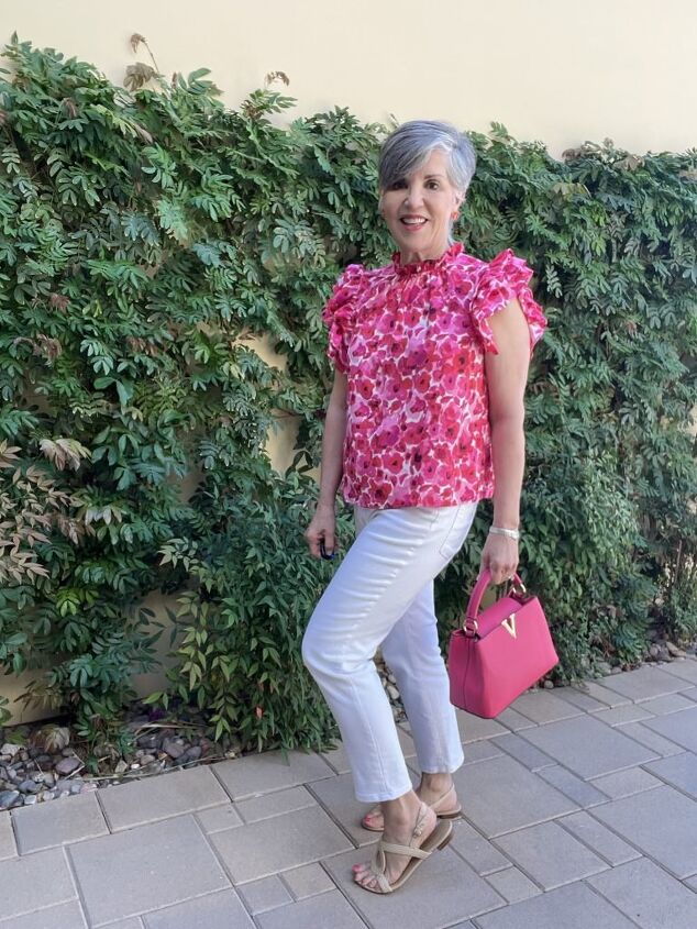 do you know about avara tops and accessories, Here I am wearing white denim straight leg jeans with the same ruffled top and pink bag but now I am wearing tan flat sandals