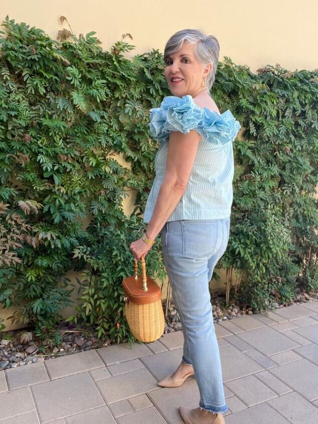 four spring date night outfits, Here is a rear view of the blue ruffled jeans and top