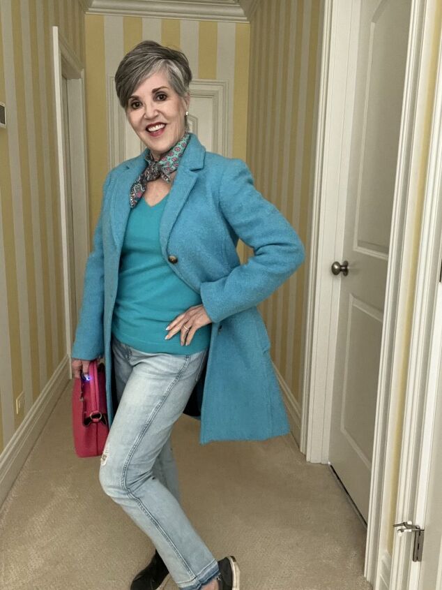 what to wear in chicago in spring, Here is a great outfit to wear on a cold Spring day in Chicago I paired a turquoise wool coat with a turquoise v neck cashmere sweater I wore jeans off black gym shoes and a turqoise foulard bandana at my neck