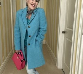 what to wear in chicago in spring, Here is a great outfit to wear on a cold Spring day in Chicago I paired a turquoise wool coat with a turquoise v neck cashmere sweater I wore jeans off black gym shoes and a turqoise foulard bandana at my neck My purse is a hot pink handbag from Avara