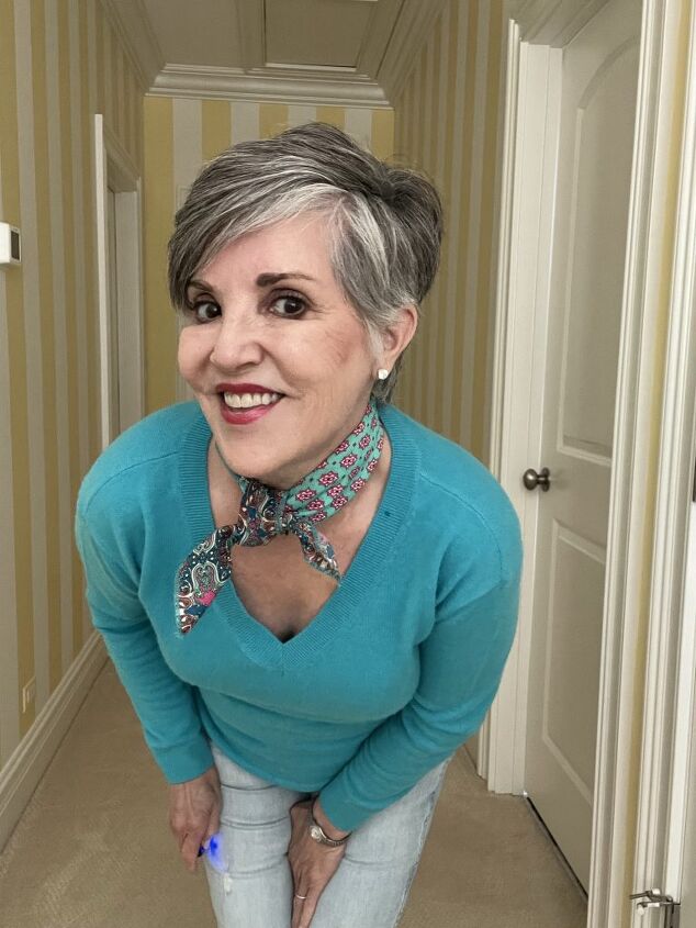 what to wear in chicago in spring, Here is a close up of my turquoise v neck sweater and my bandana