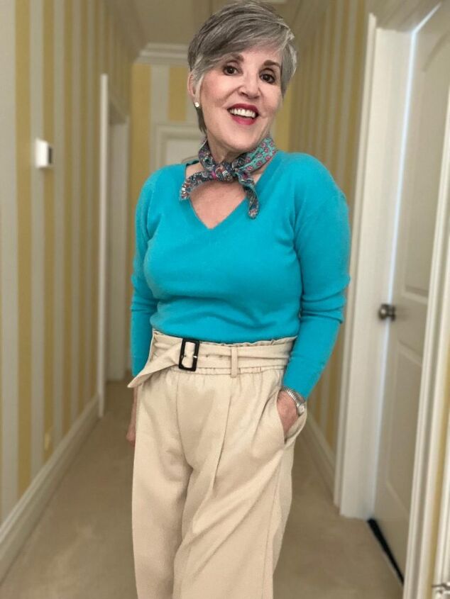 what to wear in chicago in spring, this is a turquoise wool coat over a similarly hued cashmere sweater My trousers are wide leg tan ones and my booties are tan suede This is a close up