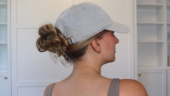 hat hairstyles, Claw clip look