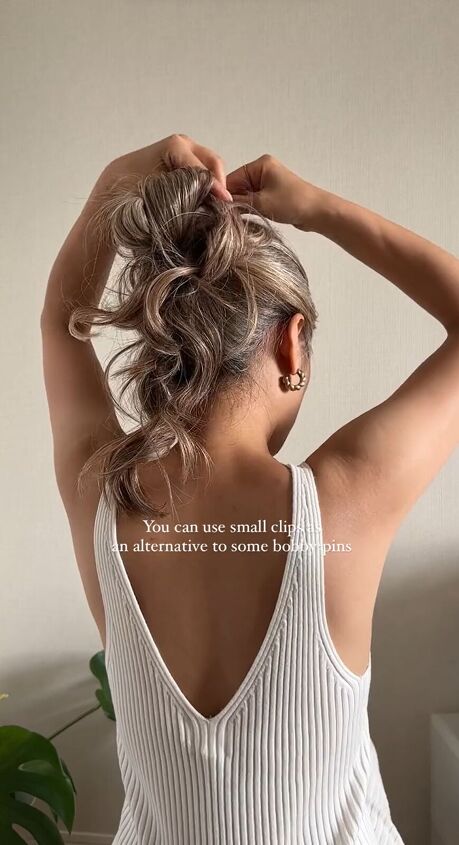 how to get the perfect messy bun, Adding hairpin