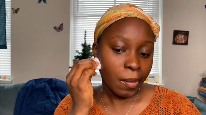 natural makeup look for dark skin, Cleaning face