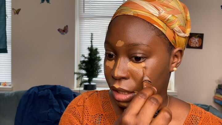 natural makeup look for dark skin, Applying concealer