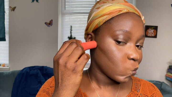 natural makeup look for dark skin, Applying contour