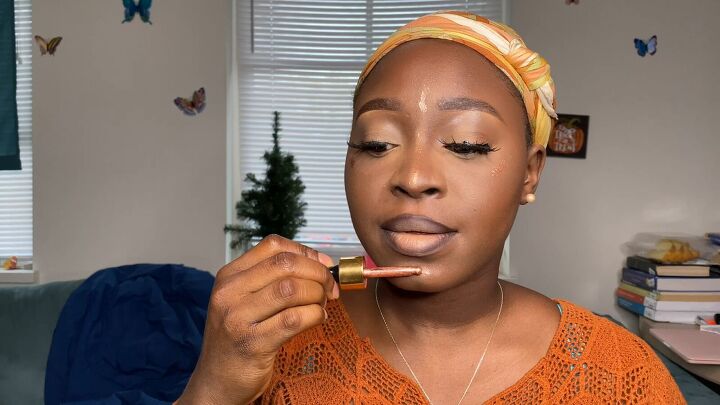 natural makeup look for dark skin, Applying illuminator