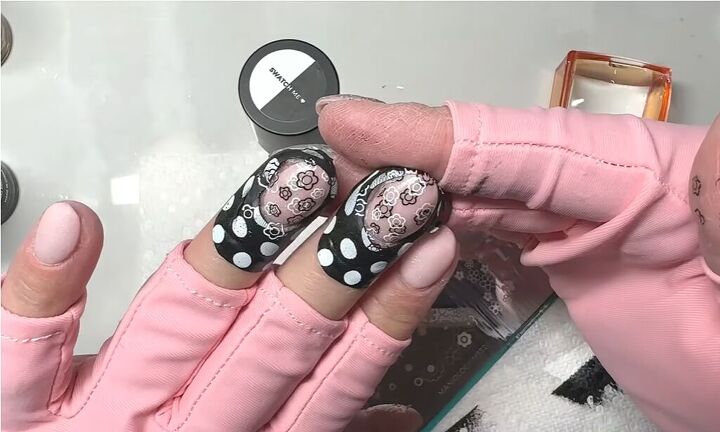 how to use nail stamps, Leaving nails to dry