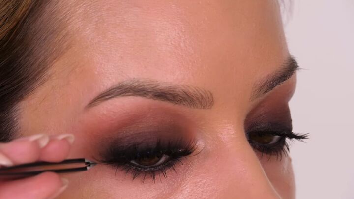 brown eye makeup, Applying false eyelashes