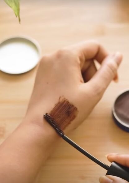 vaseline beauty hacks, DIY brow tint