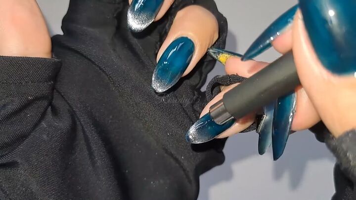 dark blue french tip nails, Using magnetic stick
