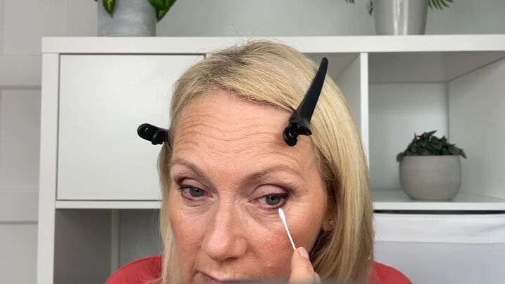 eyeliner hacks, Applying primer