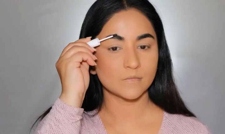 face lift makeup, Applying brow gel