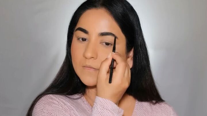 face lift makeup, Applying brow pencil