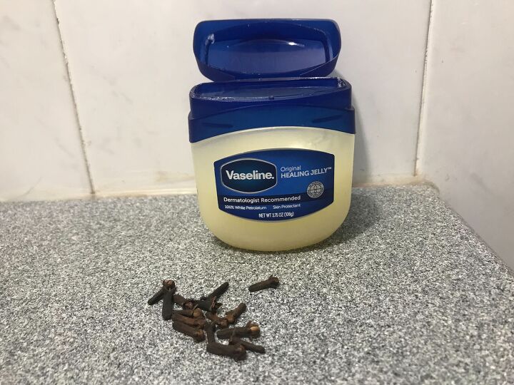 Mix Cloves With Vaseline for a Confidence-boosting Aromatherapy Balm | Upstyle
