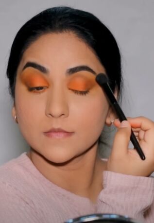 cute pumpkin halloween makeup, Applying orange eyeshadow