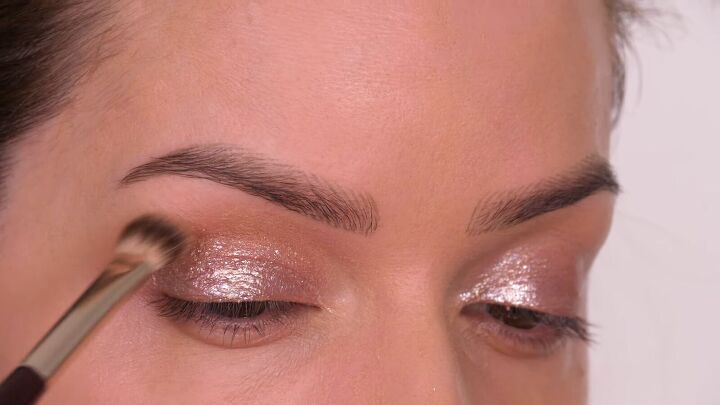 glitter rose gold eye makeup, Applying bronzer
