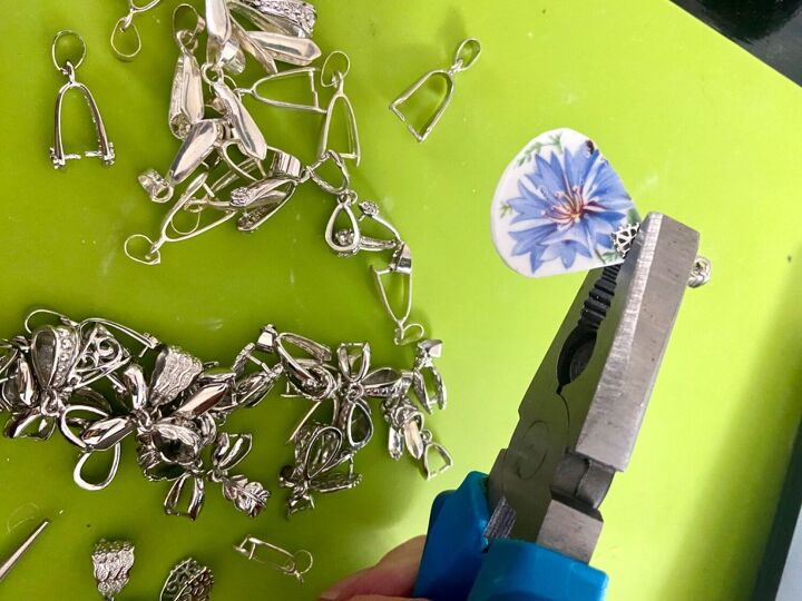 how to create a beautiful pendant from broken china, Pinch shut