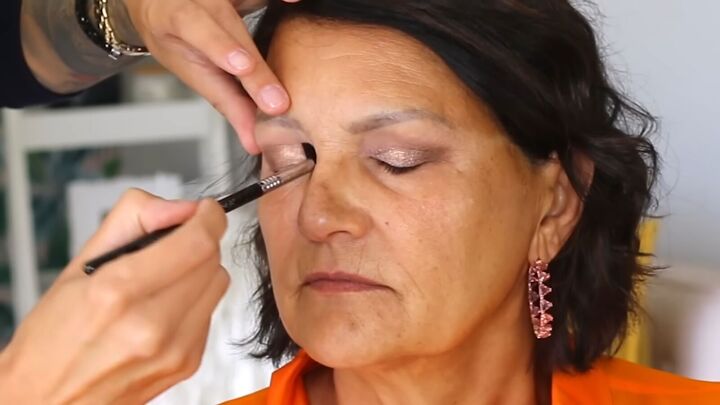 makeup tutorial for mature skin, Applying shimmer