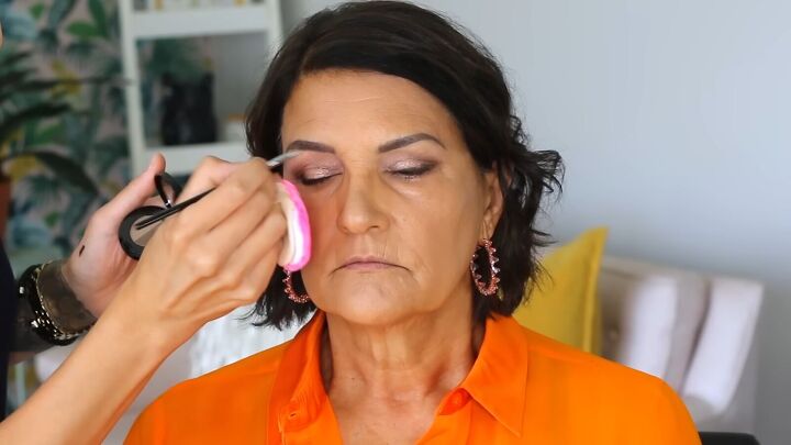 makeup tutorial for mature skin, Applying brow powder