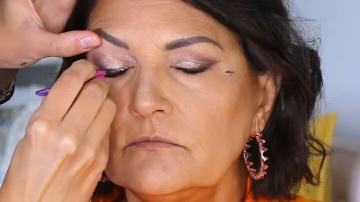 makeup tutorial for mature skin, Applying false eyelashes