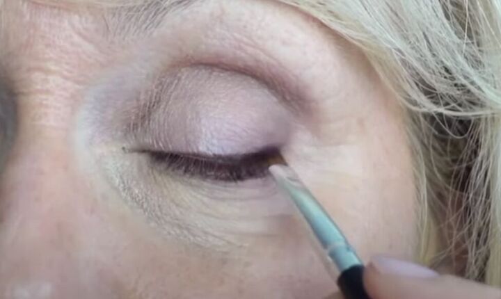 how to apply eyeliner over 50, Adding shading