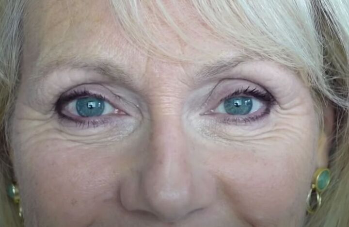how to apply eyeliner over 50, How to apply eyeliner over 50