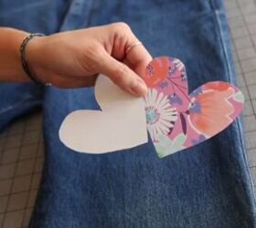 She traces a heart on her jeans for this adorable idea