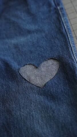 genius way to turn any denim jeans into a concert fit, Heart shape
