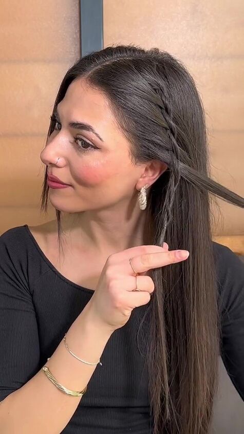 easy and cute way to pull your hair back, Making rope braid