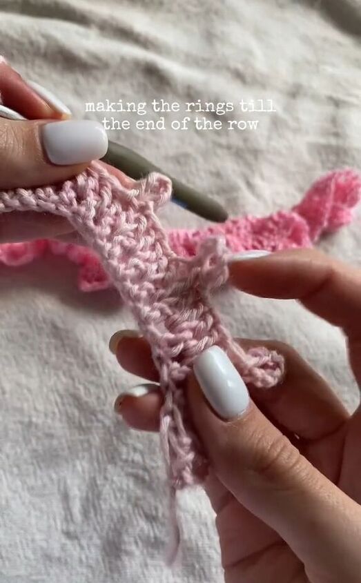 An Easy Tutorial on How to Crochet Ruffles | Upstyle